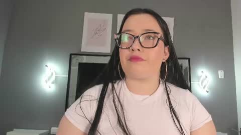 zoe_curvyy online show from July 17, 12:29 pm