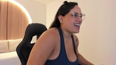 Snapshot of zoe_danae_ chatting on October 13, 12:18 pm Zoe online show from October 13, 12:18 pm