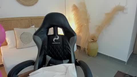 Zoe  online show from February 4, 12:09 pm