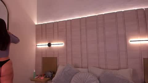 zoe_mhendez online show from February 6, 11:57 am