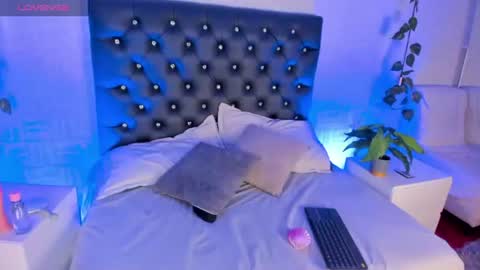 zoe_rousee_ online show from August 8, 12:26 pm