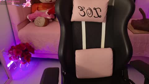 zoe_sullivan_ online show from May 28, 9:07 am