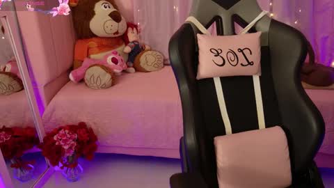 zoe_sullivan_ online show from March 29, 9:44 am