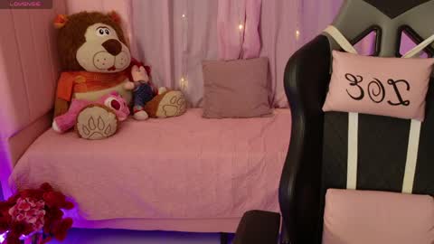 zoe_sullivan_ online show from April 10, 9:36 am