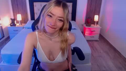 zoe online show from October 31, 4:35 am