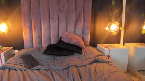 Zoe online show from December 31, 6:24 pm