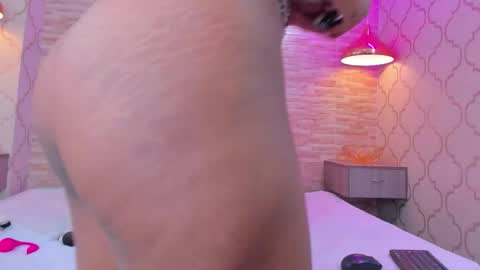 ZoeeSmitth online show from February 14, 12:30 pm