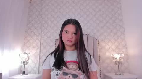 Zoe online show from August 6, 7:56 pm