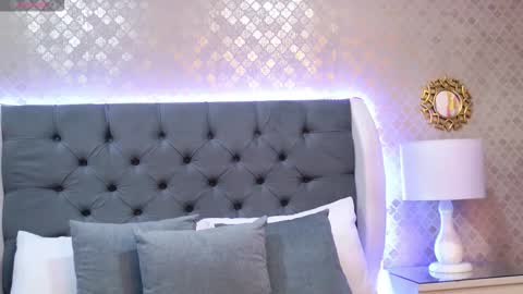 Zoe Krug online show from December 16, 12:22 pm