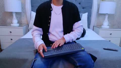 Zoe Krug online show from October 25, 11:53 am