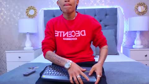 Zoe Krug online show from December 1, 11:41 am