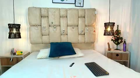 zoelucas online show from December 19, 11:49 am