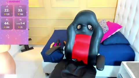 zoemartins1 online show from July 17, 12:40 pm