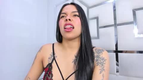 ZoeSwam online show from November 18, 4:43 pm