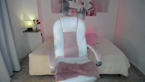 Snapshot of zoey_joy chatting on October 18, 10:25 pm zoey online show from October 18, 10:25 pm