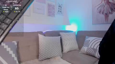 Zoey  online show from May 4, 12:55 pm