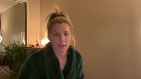 Zoeydanner online show from February 7, 4:37 am