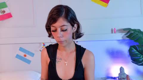Zoey online show from June 28, 1:07 pm
