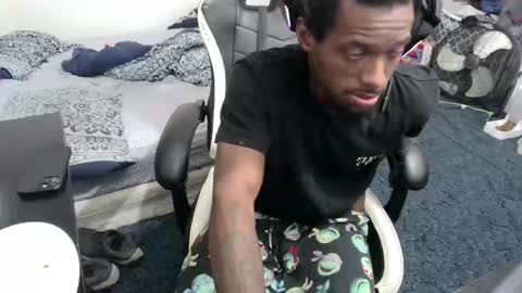 zoneingout online show from November 21, 5:05 am