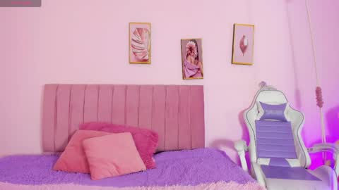 Zoe online show from April 9, 12:00 pm