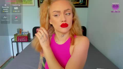 Mia online show from June 1, 9:54 am