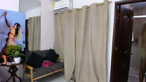 zou_quira online show from February 20, 3:50 am