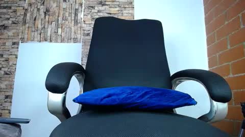 zousxxx online show from February 7, 11:30 pm