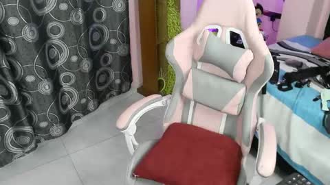 zulemapiel online show from March 12, 1:20 am