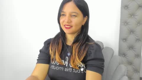 Im Zusan My schedule is from 1030pm to 430 am colombian time online show from May 26, 3:45 am