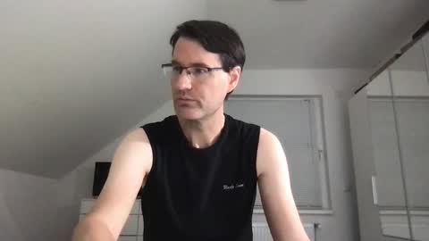 Snapshot of zzz123_cam chatting on October 25, 3:34 pm zzz123_cam online show from October 25, 3:34 pm